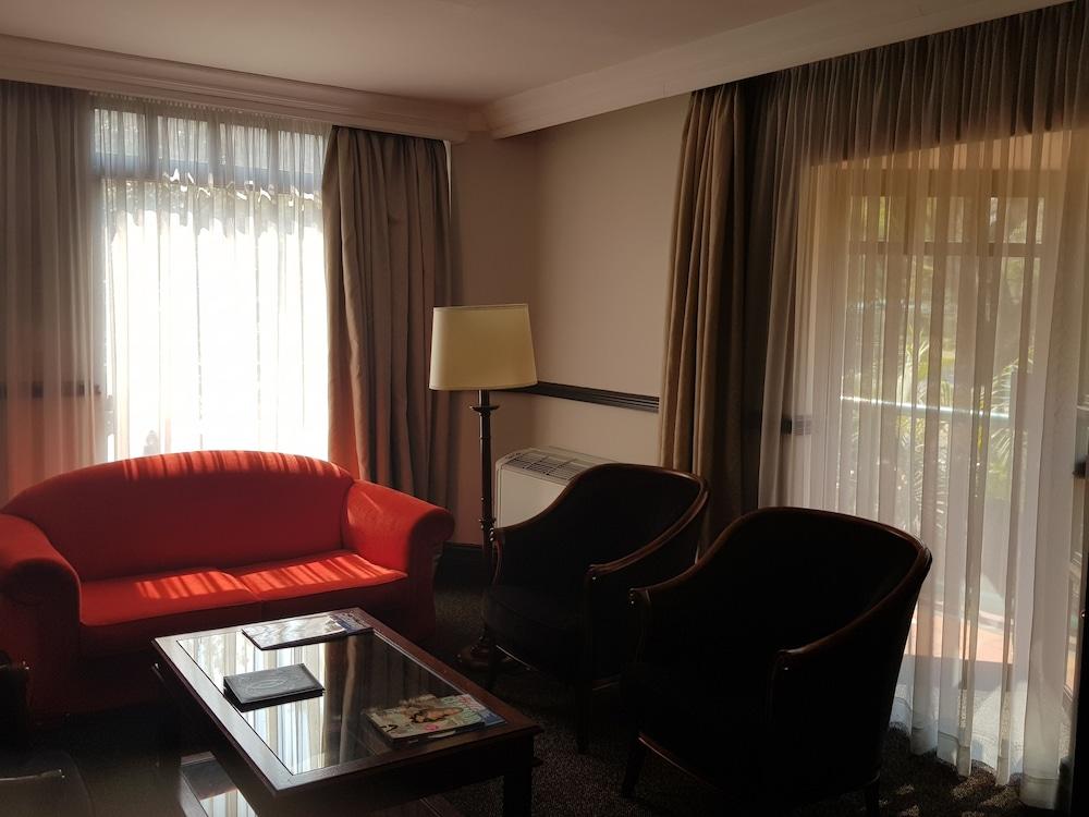 Court Classique Suite Hotel Pretoria Exterior photo